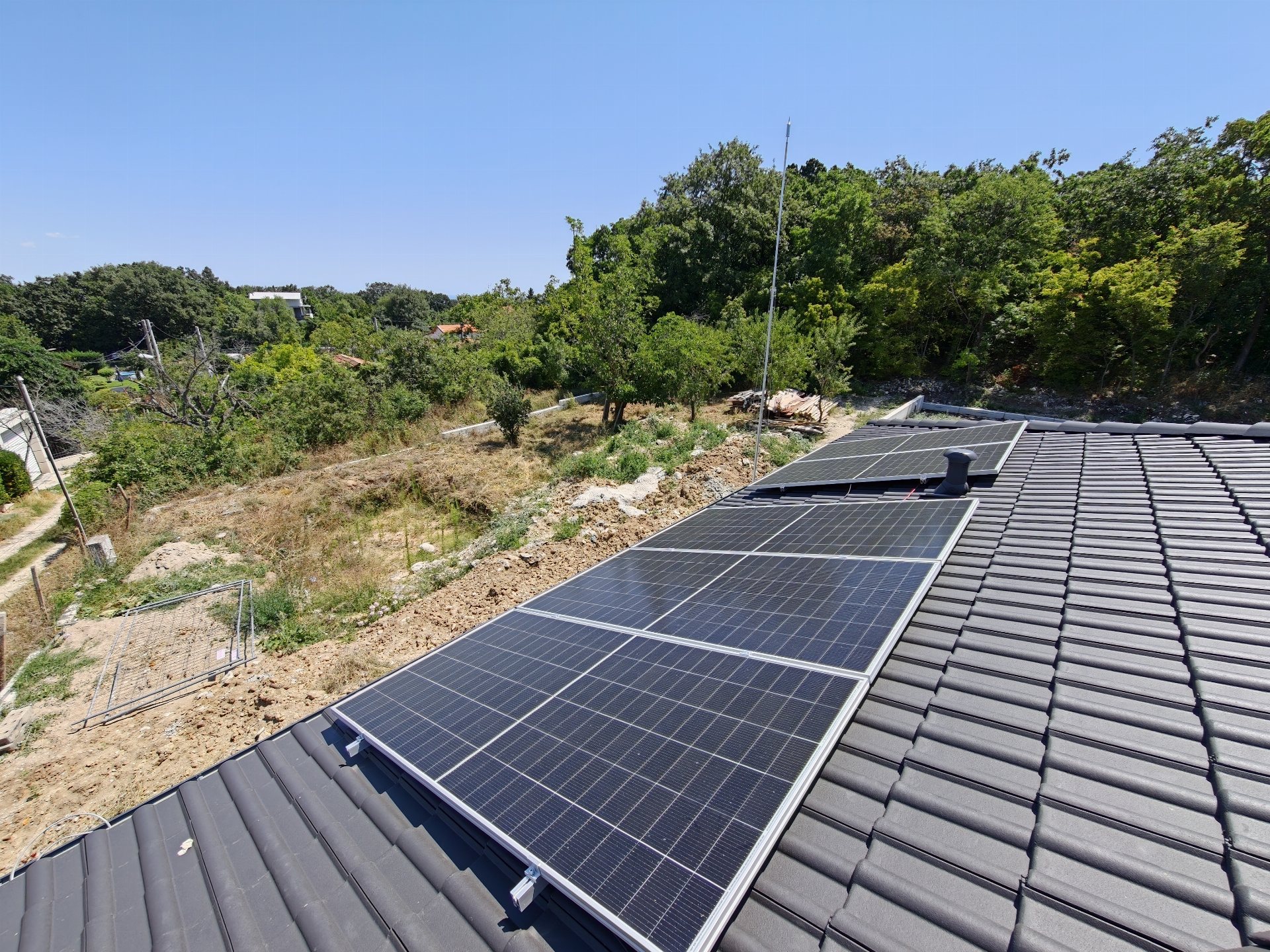 Solar system 10.4 kWp — Hybrid Photovoltaic System with a Battery for a Single-Family Home, Manastirski Rid area, Varna (photo 4)